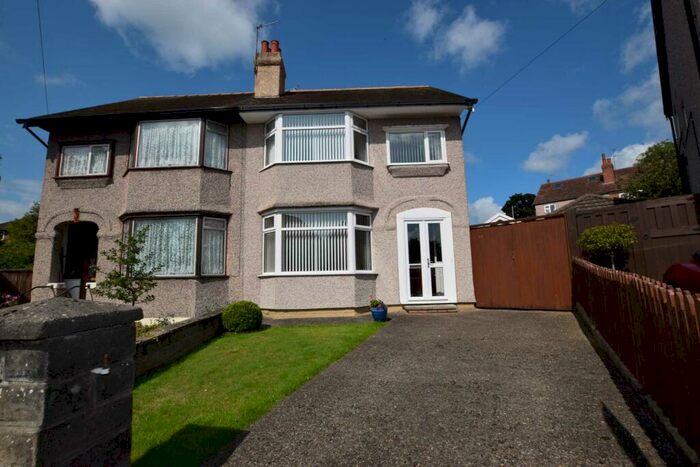 3 Bedroom Semi-Detached House For Sale In Kingswood Boulevard, Bebington, CH63
