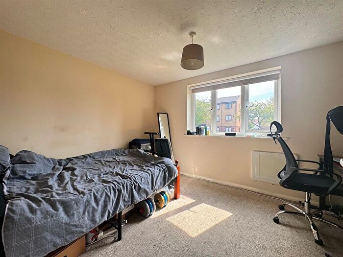1 Bedroom Flat For Sale In Honey Close, Dagenham, RM10