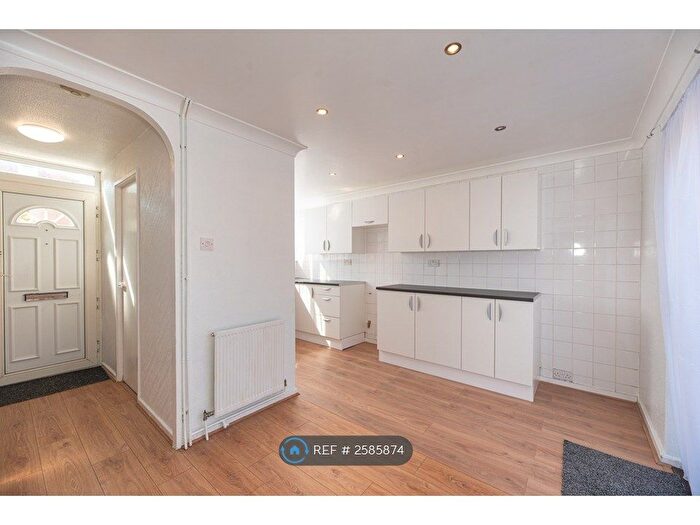 3 Bedroom Semi-Detached House To Rent In Bostocke Close, Laindon, Basildon, SS15