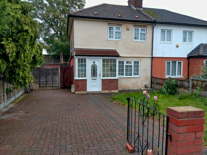 3 Bedroom Semi-Detached House To Rent In Duke Road, Barkingside, Ig2