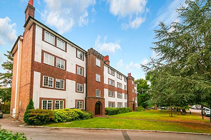 2 Bedroom Flat To Rent In Kew Road, Richmond, TW9