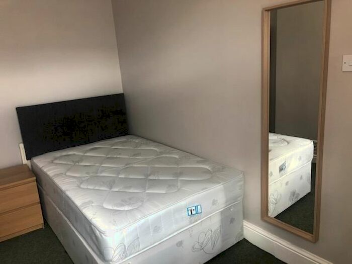 3 Bedroom Terraced House To Rent In Guildford Street, Stoke-On-Trent ST4