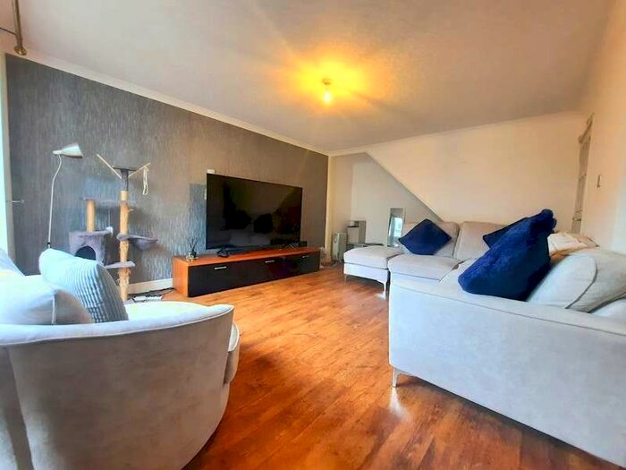 3 Bedroom Property To Rent In Pentelow Gardens, Bedfont, TW14