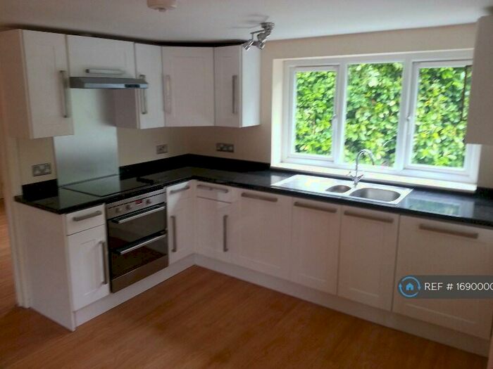 2 Bedroom Flat To Rent In Bridge Court, Hatherleigh, EX20