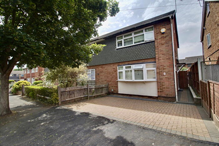 3 Bedroom Semi Detached House For Sale In Oates Road, Collier Row, Romford, RM5
