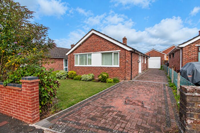 2 Bedroom Detached Bungalow For Sale In Barton Cross, Horndean, PO8