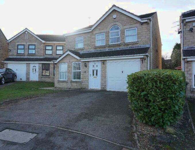 4 Bedroom Detached House To Rent In Spinney Rise, Bradford, BD4