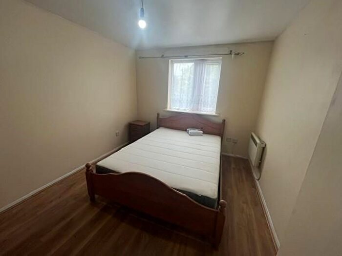 1 Bedroom Flat To Rent In Express Drive, Ilford, IG3