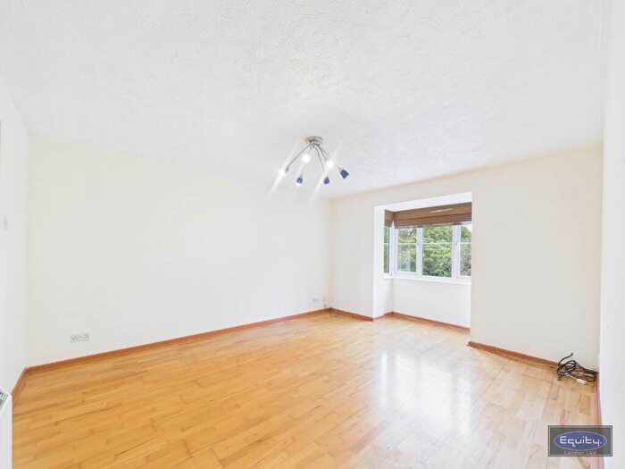 2 Bedroom Flat To Rent In Stubbs Drive, South Bermondsey, London, SE16