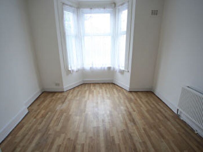 Studio To Rent In Waddon New Road, Croydon, CR0