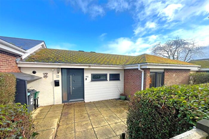 1 Bedroom Bungalow For Sale In Warwick Road, Basingstoke, Hampshire, RG23