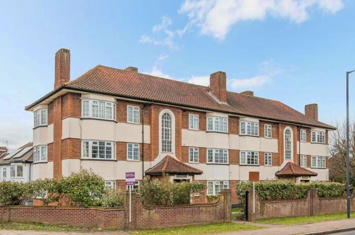 2 Bedroom Apartment To Rent In Kenton Lane, Harrow, HA3