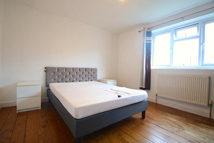 5 Bedroom House To Rent In Bevan Avenue, Barking, IG11
