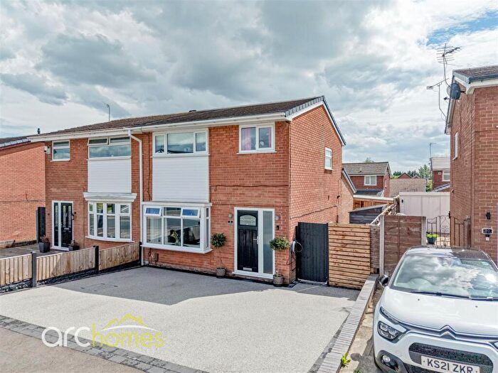 3 Bedroom Semi Detached House For Sale In Highfield Avenue, Atherton, Manchester, M46