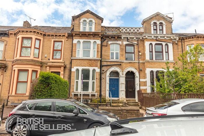 6 Bedroom Terraced House For Sale In Ashgrove, Bradford, West Yorkshire, BD7