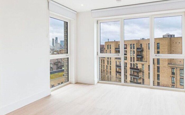 2 Bedroom Property To Rent In Bow View Apartments, Maple Mews, E3