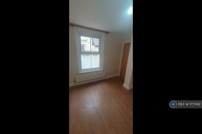 1 Bedroom Flat To Rent In Cavendish Road, Felixstowe, IP11