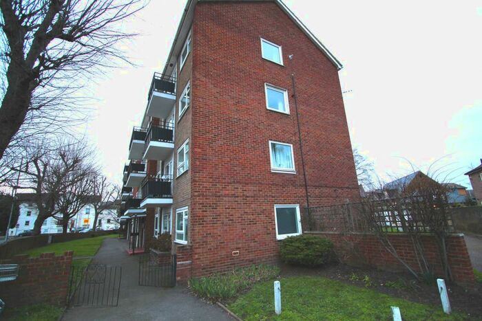 3 Bedroom Flat To Rent In Cambridge Road, Kingston Upon Thames, KT1