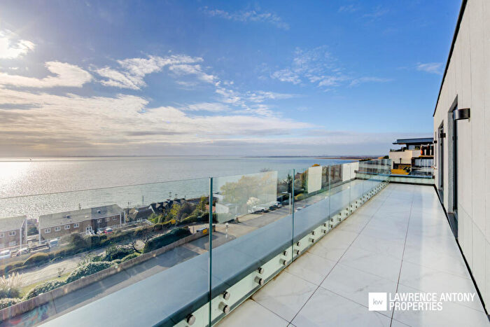 2 Bedroom Apartment For Sale In Grand Parade, Leigh-on-Sea, SS9