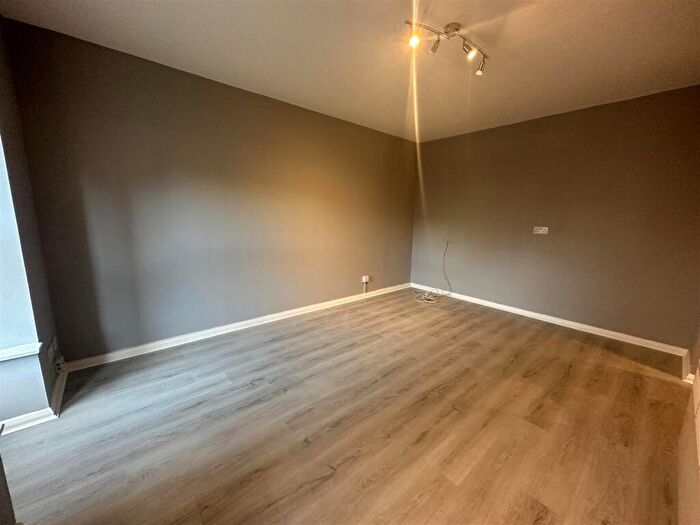 1 Bedroom Flat To Rent In Studio Flat | Shinners Close | Refurbished, SE25