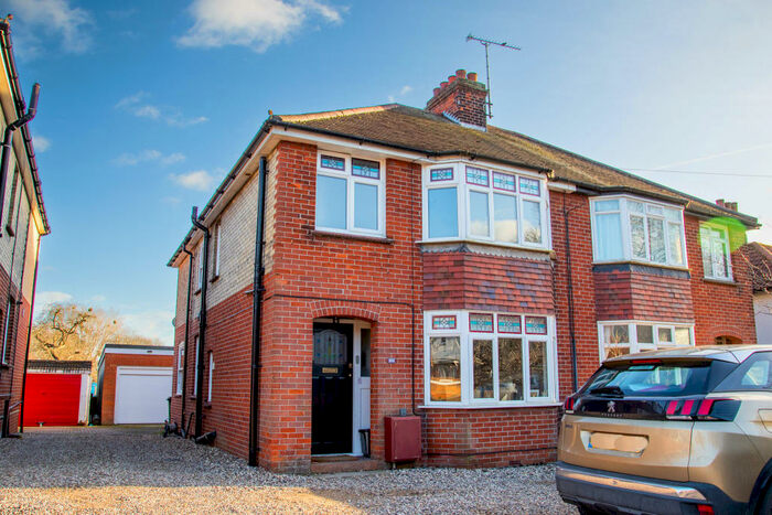 3 Bedroom Semi-Detached House For Sale In London Road, Kelvedon, Colchester, CO5