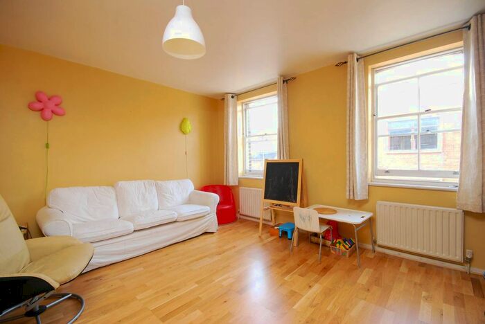 3 Bedroom Flat To Rent In Neal Street, Covent Garden, London, WC2H