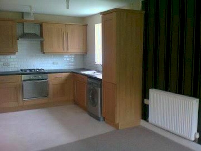 2 Bedroom Flat To Rent In Leatham Avenue, Kimberworth, Rotherham, S61