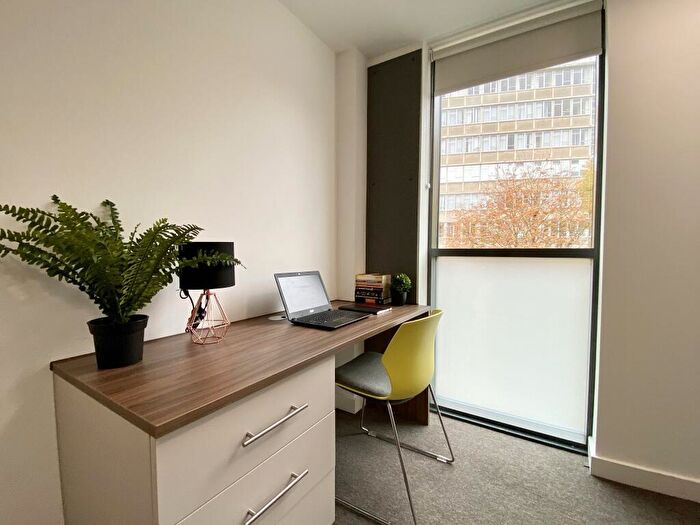 1 Bedroom Flat To Rent In - George Road, Five Ways, West Midlands, B15