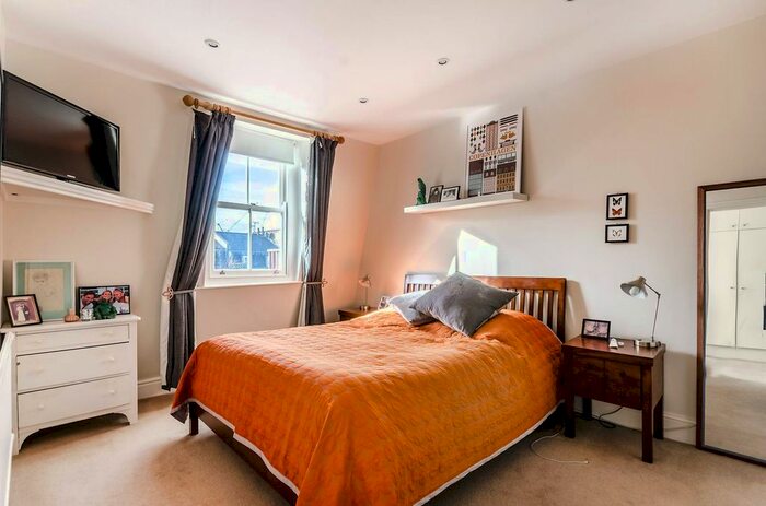 2 Bedroom Maisonette To Rent In Westgate Terrace, Chelsea, London, SW10