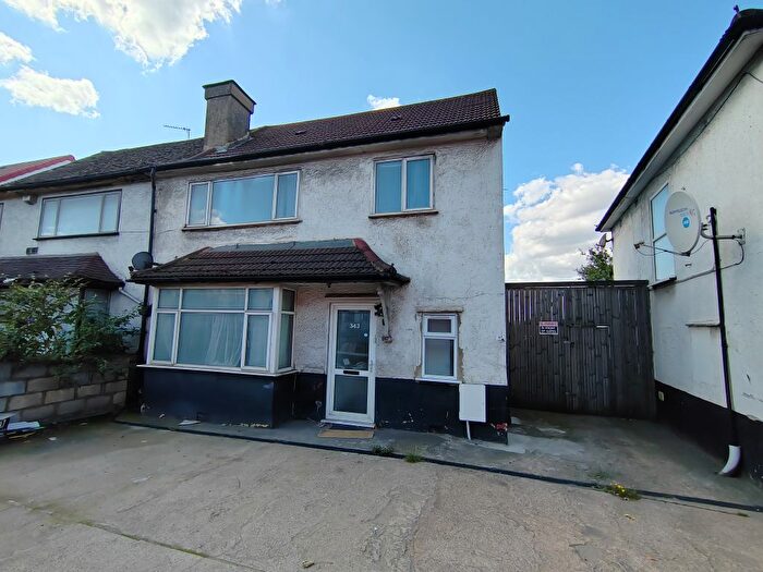 5 Bedroom Semi-Detached House To Rent In North Circular Road, Neasden, London, NW10