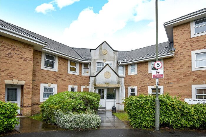 2 Bedroom Flat For Sale In International Way, Sunbury-On-Thames, TW16