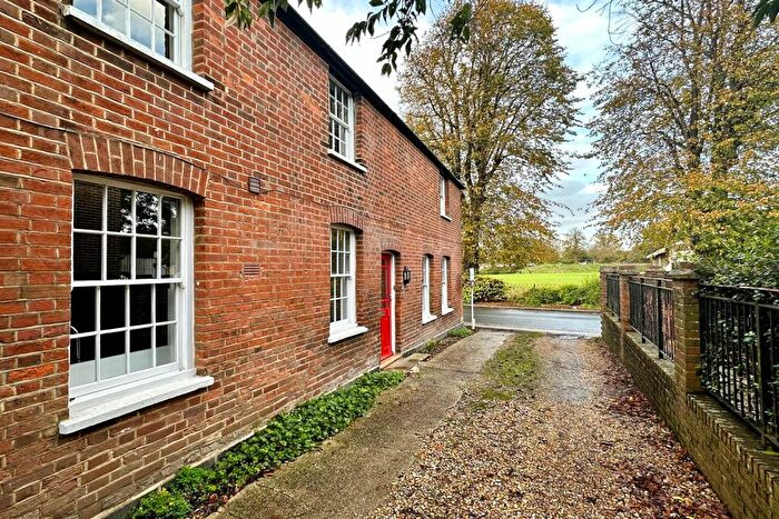 3 Bedroom Detached House To Rent In Priory Road, Chichester, PO19