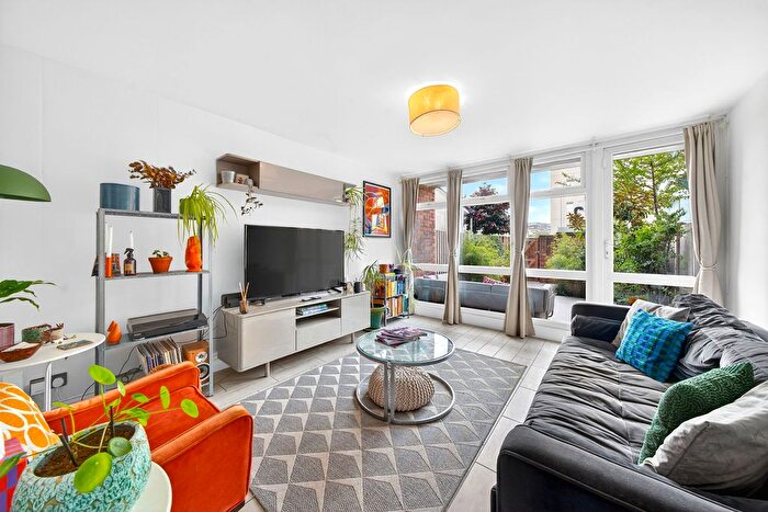3 Bedroom Flat For Sale In Carey Gardens, London, SW8