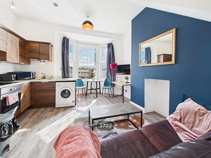 1 Bedroom Apartment To Rent In Clarence Square, Brighton, BN1