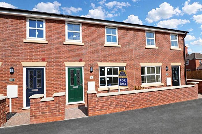 3 Bedroom Terraced House For Sale In Sartoris Road, Rushden, NN10