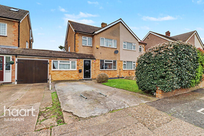 4 Bedroom Semi Detached House For Sale In Lakeside, Rainham, RM13