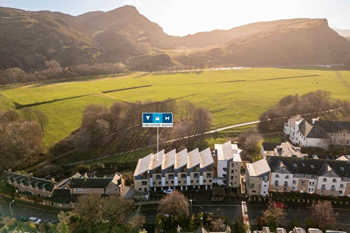 4 Bedroom Town House For Sale In Spring Gardens, Abbeyhill, Edinburgh, EH8