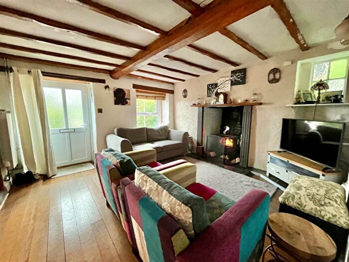 2 Bedroom Cottage For Sale In New Road, Littledean, Cinderford, GL14