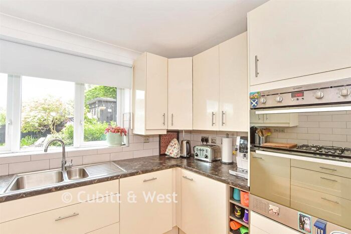 4 Bedroom Detached House For Sale In Kings Copse, East Grinstead, West Sussex, RH19