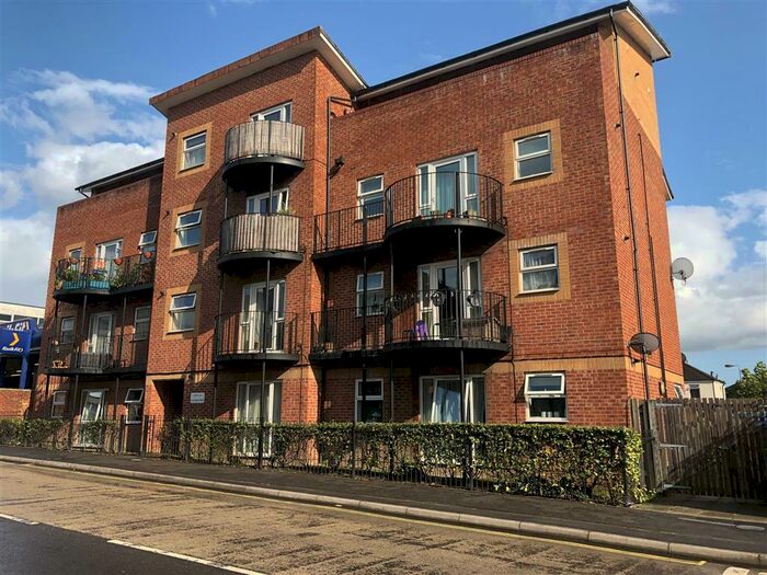2 Bedroom Apartment To Rent In Park Street, Southampton, SO16