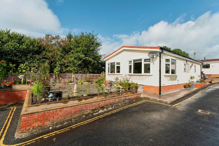 2 Bedroom Mobile/park Home For Sale In Sunny Haven Park, Llandrindod Wells, LD1