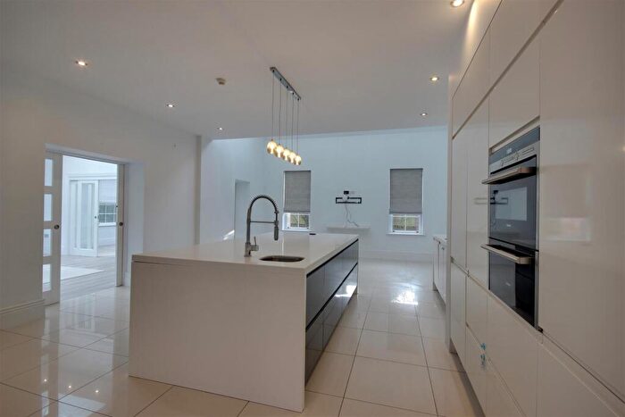 4 Bedroom Detached House For Sale In Park Lane, Swanland, HU14