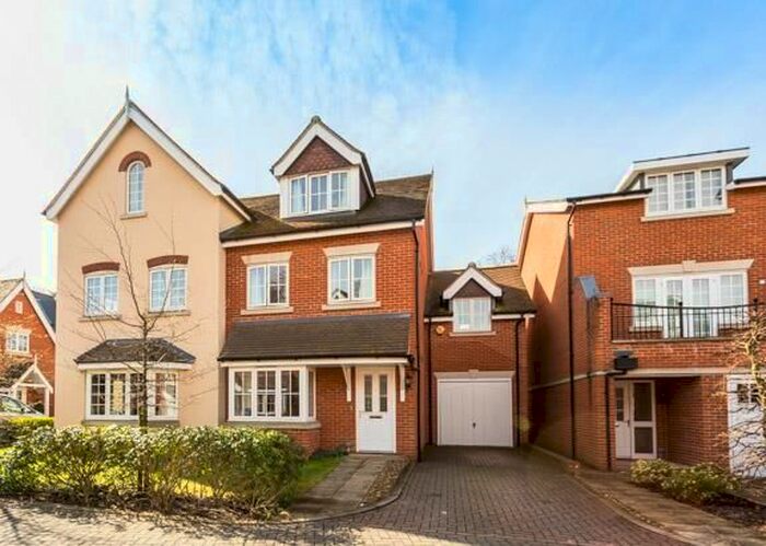 5 Bedroom Semi-Detached House To Rent In Brackendale Close, Englefield Green, Egham, TW20