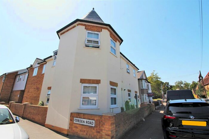2 Bedroom Flat To Rent In Cobden Mews, Quakers Hall Lane, Sevenoaks, TN13