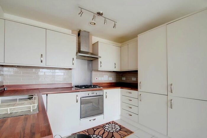2 Bedroom Flat To Rent In A Bath Road, Hounslow, TW3