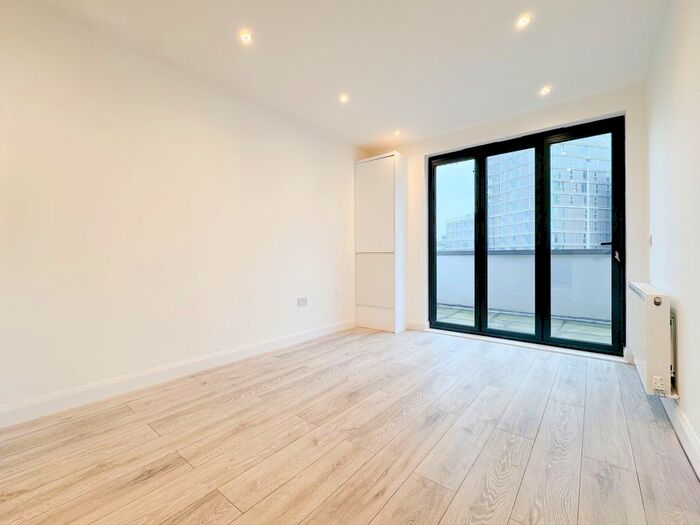 1 Bedroom Flat To Rent In Palace Apartments, The Parade, Watford, WD17