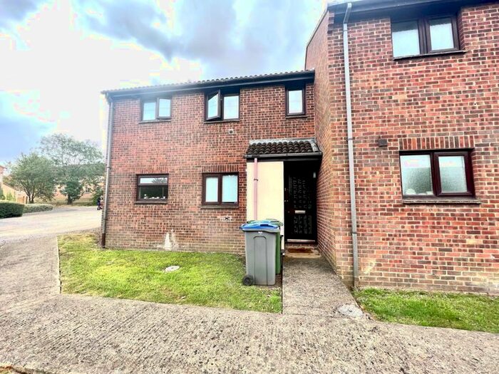 1 Bedroom Flat To Rent In Highgrove Close, Calne, SN11