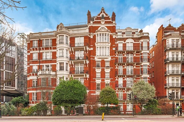 3 Bedroom Flat For Sale In Wellington Court, Knightsbridge London, SW1X