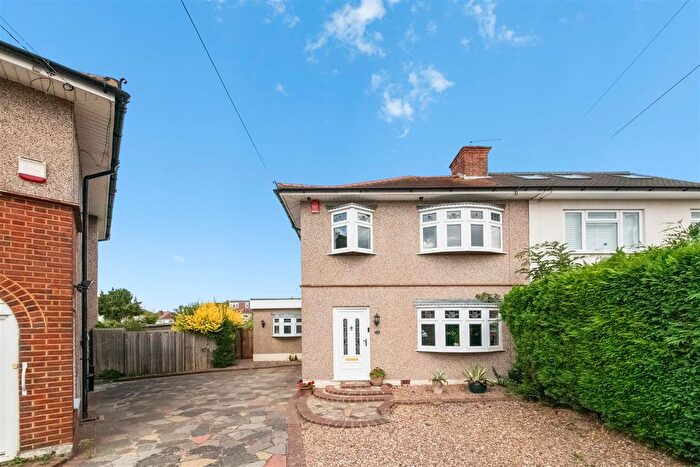 4 Bedroom Semi-Detached House For Sale In Dorset Close, Hayes, UB4