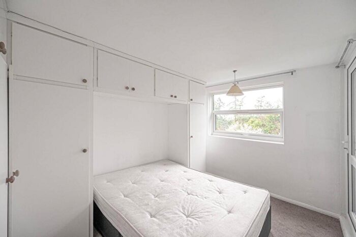 2 Bedroom Flat To Rent In Fairview Court, Hendon, London, NW4